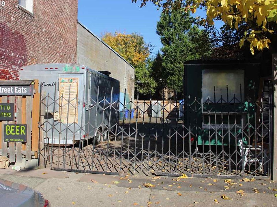 1st image of 3423 SE Belmont St