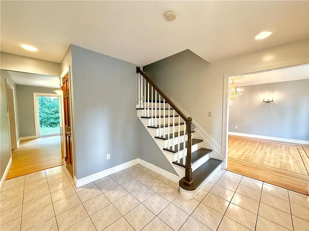 4 bed, 4.5 bath, 5189 sqft, $3,950 — Photo 4