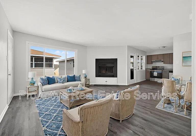 1415 E Ocean View Ave — Photo 1