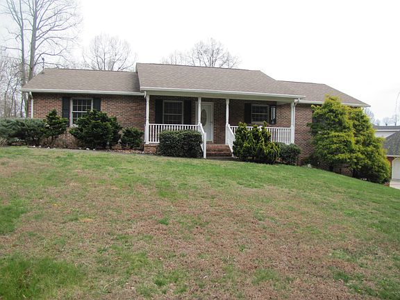 2nd image of 470 Oak Forest Pl