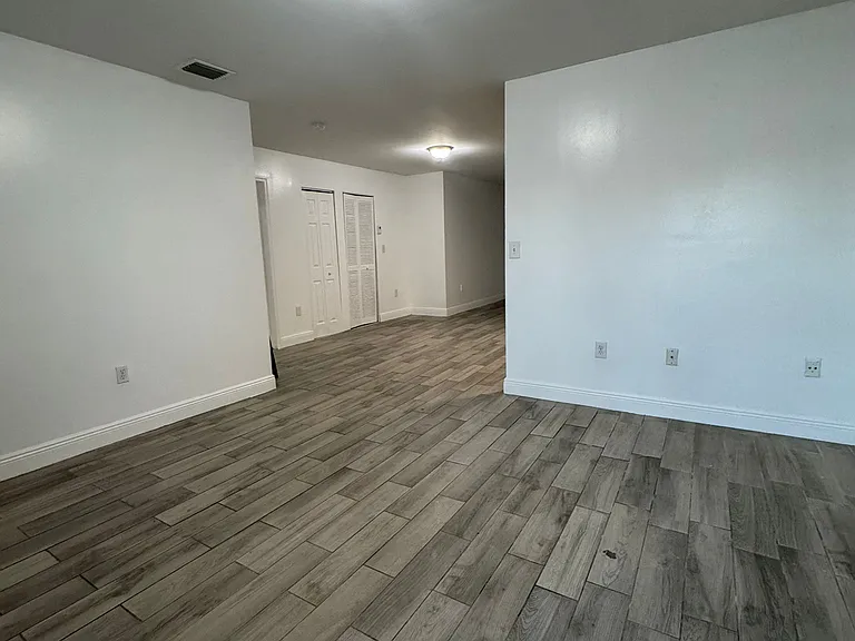 22250 Miami Ave — Photo 7