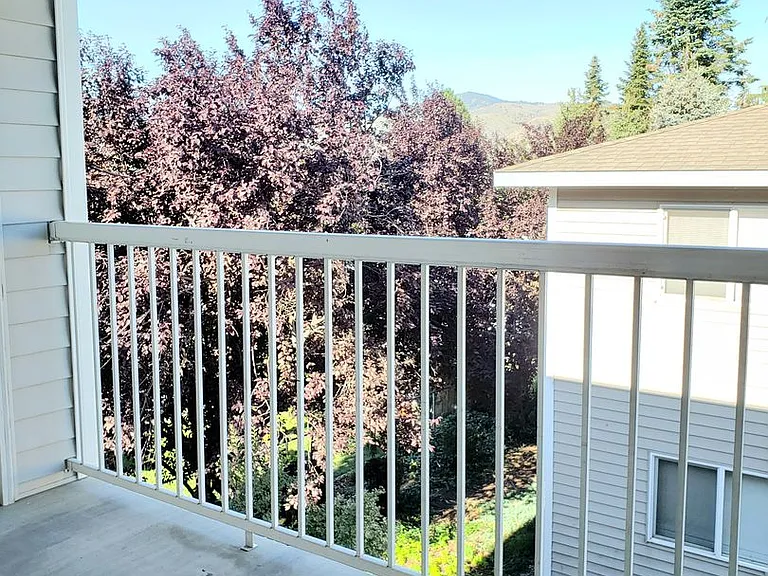 587 Eastmont Ave — Photo 10