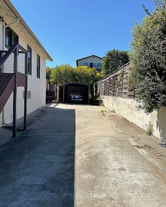2nd image of 927 Margaret St