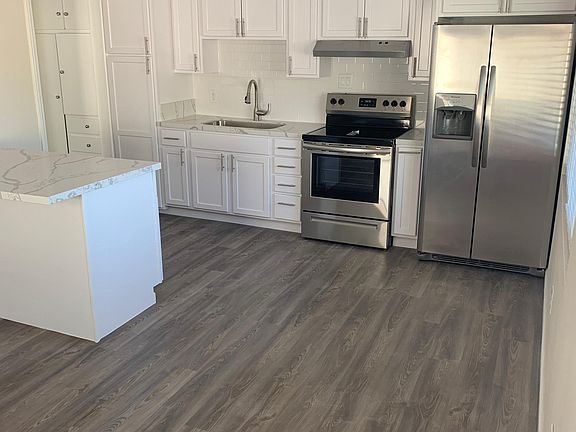 2nd image of 4451 1/2 Winona Ave