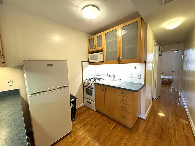 4544 Vernon Blvd #2 — Photo 7