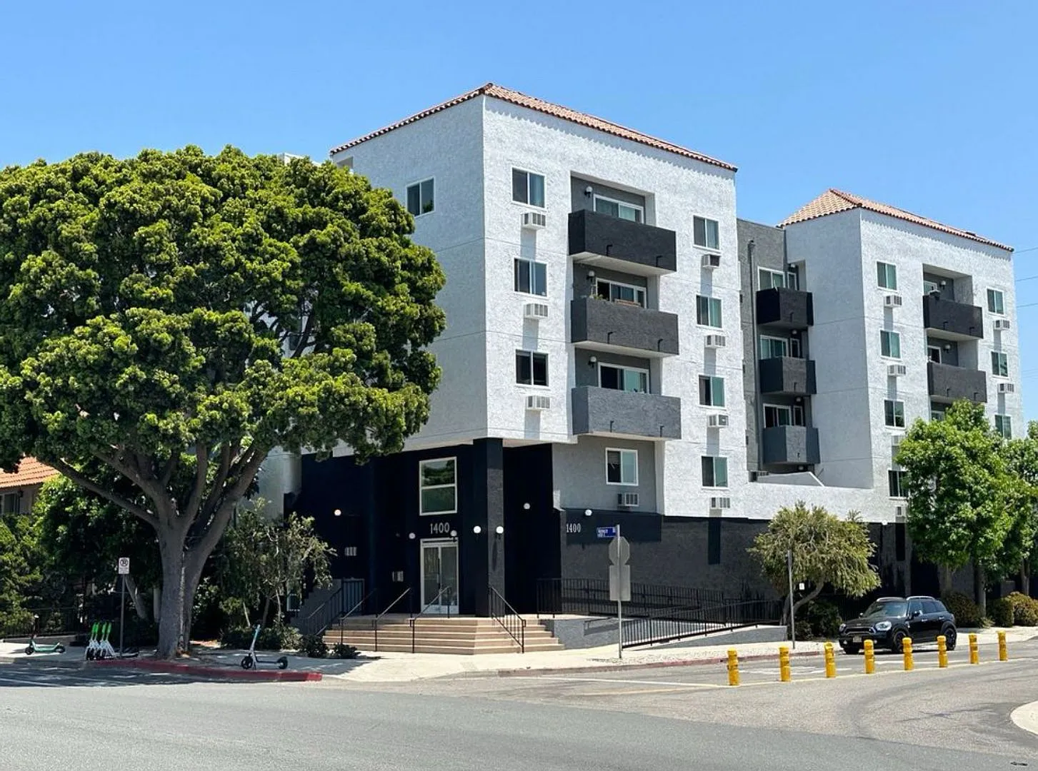 1400 Venice Blvd.- Modern Living in the Heart of Venice Renovated 2 Bedroom Units — Photo 2