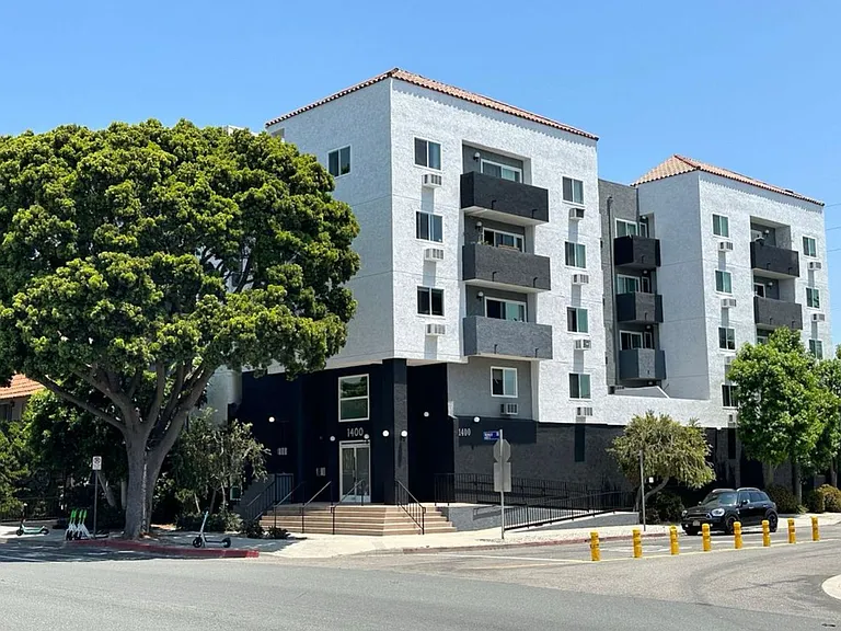 1400 Venice Blvd.- Modern Living in the Heart of Venice Renovated 2 Bedroom Units — Photo 3