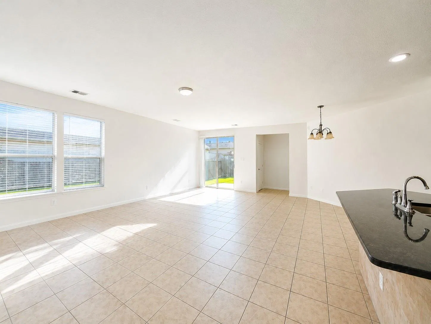3 bed, 2.0 bath, 1648 sqft, $1,975 — Photo 3