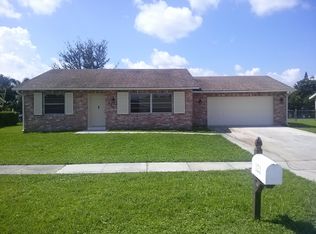 121 Eider Ct, Royal Palm Beach, FL 33411