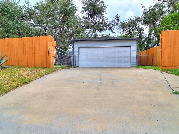 3rd image of 1406 Dana Dr