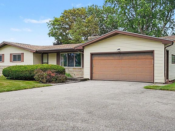 2nd image of 5447 Goetz Ct