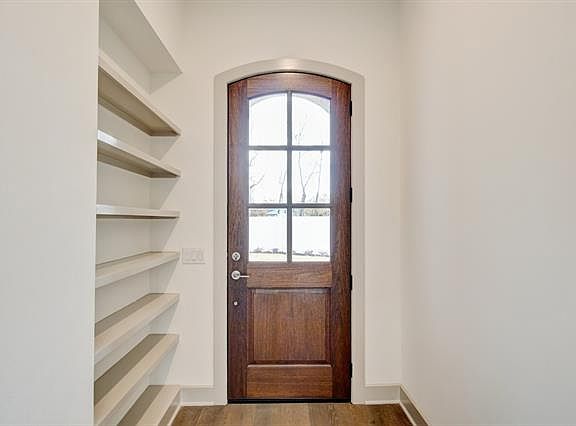 5th image of 5624 Oaks Ln