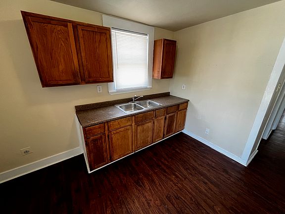 2nd image of 905 W Lynwood Ave APT 1