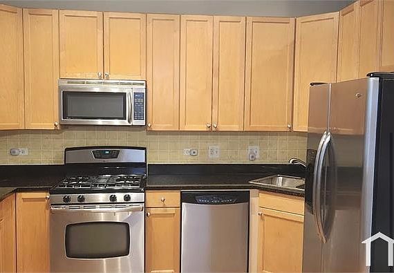 3rd image of 3175 W Monroe St APT 1