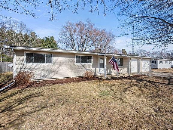 3rd image of 46W524 Locust St