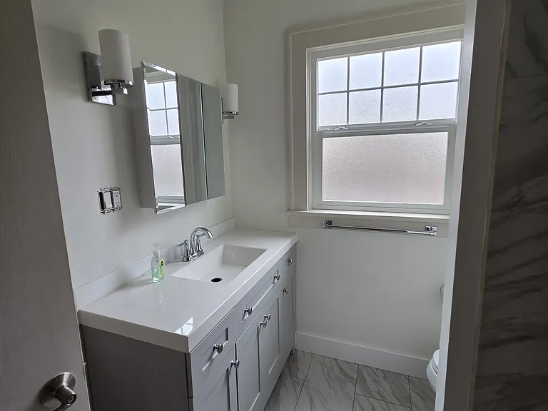 Guest bathroom.