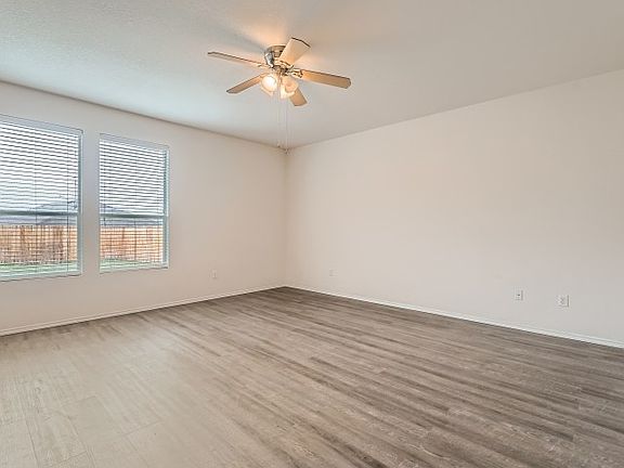 4th image of 315 Ville Serene