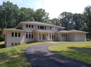 10106 Walker Woods Dr, Great Falls, VA 22066