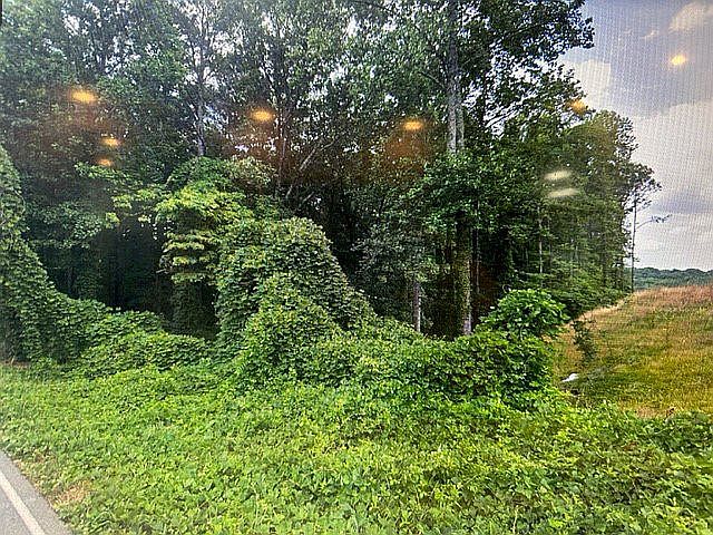 2nd image of 2195 Bascomb Carmel Rd