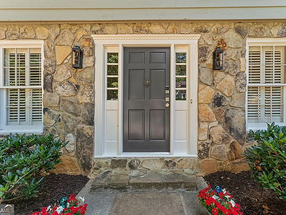 4th image of 220 Hollyridge Dr