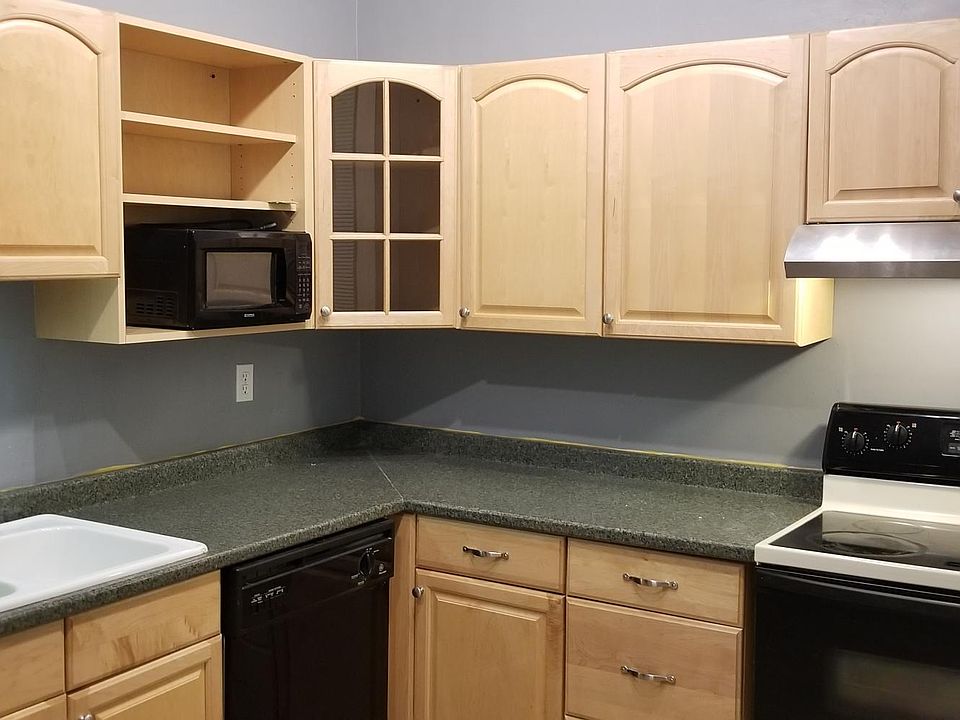1st image of 530 Russell St APT 1R