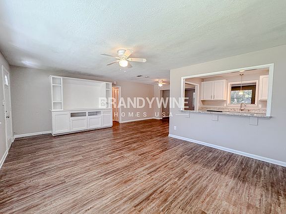 3rd image of 5533 Oliver St N