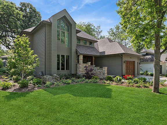 2nd image of 304 Apple River Dr