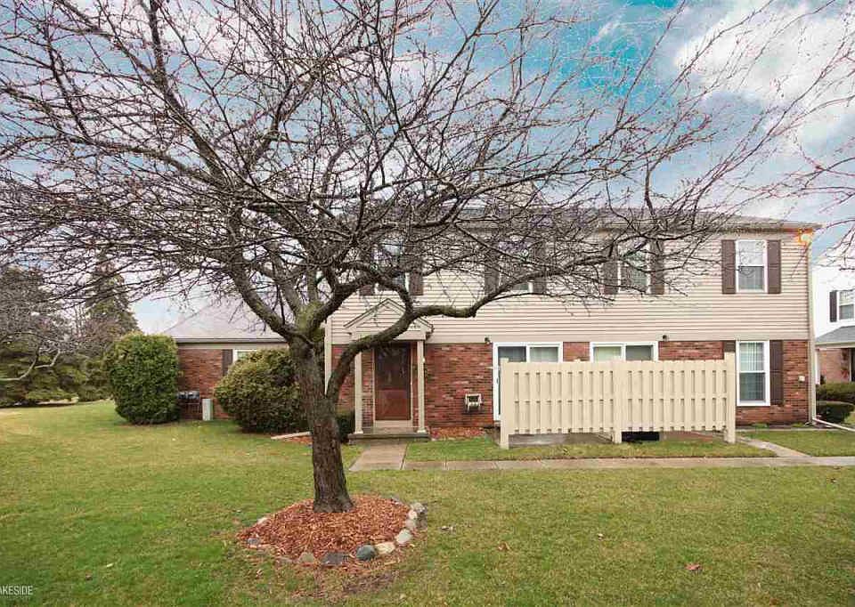 1st image of 44554 Bunkerhill Dr N