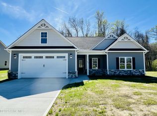 400 Creeks Edge Dr, Pikeville, NC 27863