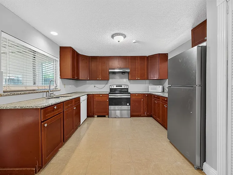 7711 Del Glen Ln — Photo 6