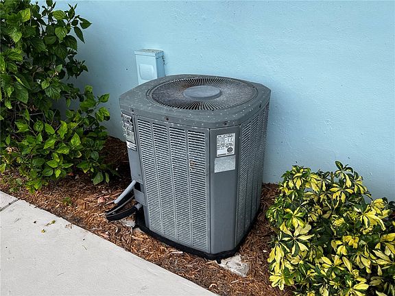 3rd image of 1901 Indian River Blvd APT C105