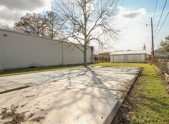 4th image of 1548 Claire Ave