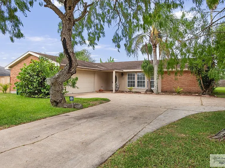 421 Mesquite Dr — Photo 2