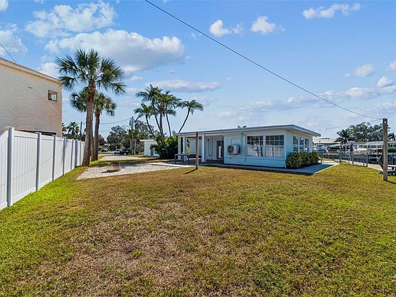 5th image of 1733 Bayou Grande Blvd NE