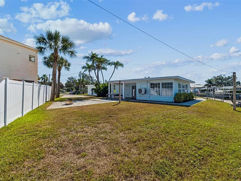 1733 Bayou Grande Blvd NE — Photo 5