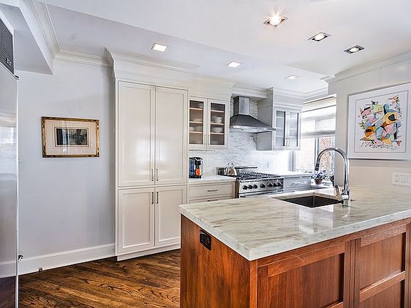 4th image of 15 E 91st St #9C
