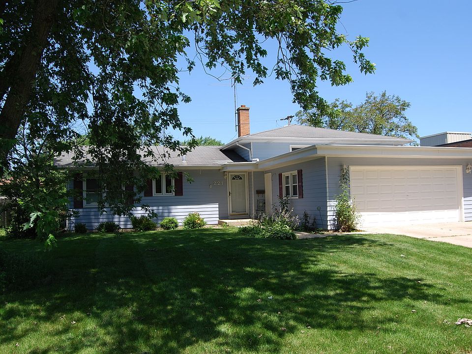 1st image of 221 Basswood Dr