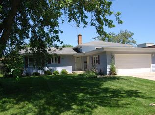 221 Basswood Dr, Naperville, IL 60540