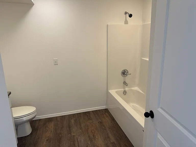 301 W Maple St — Photo 6