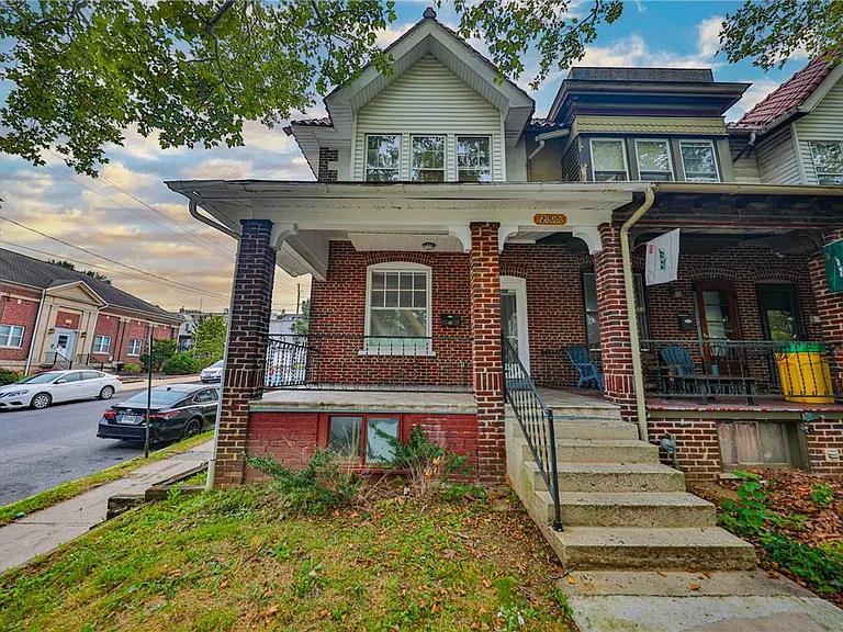 250 S 13th St — Photo 4