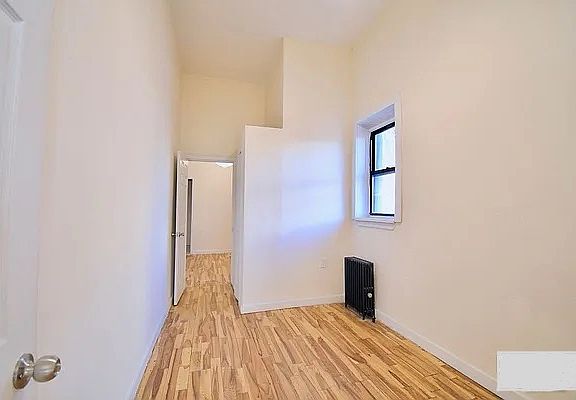 4th image of 333 Vernon Ave APT 3r