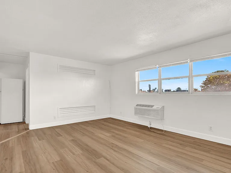 2701 Avenue E #15 — Photo 15