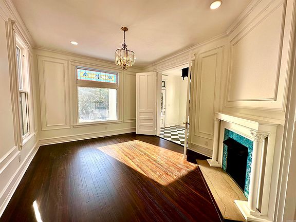 5th image of 1605 Center St