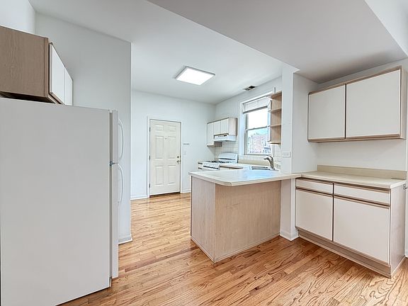 3rd image of 5783 N Ridge Ave #2C