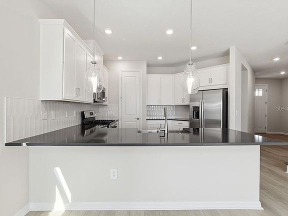 3rd image of 811 Steel Dr