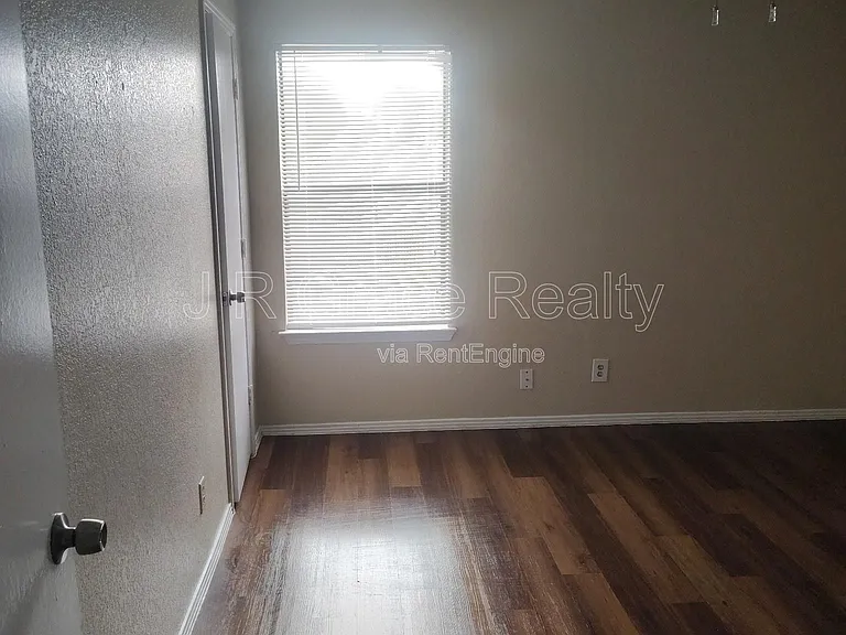 5947 Shadydell Dr — Photo 2