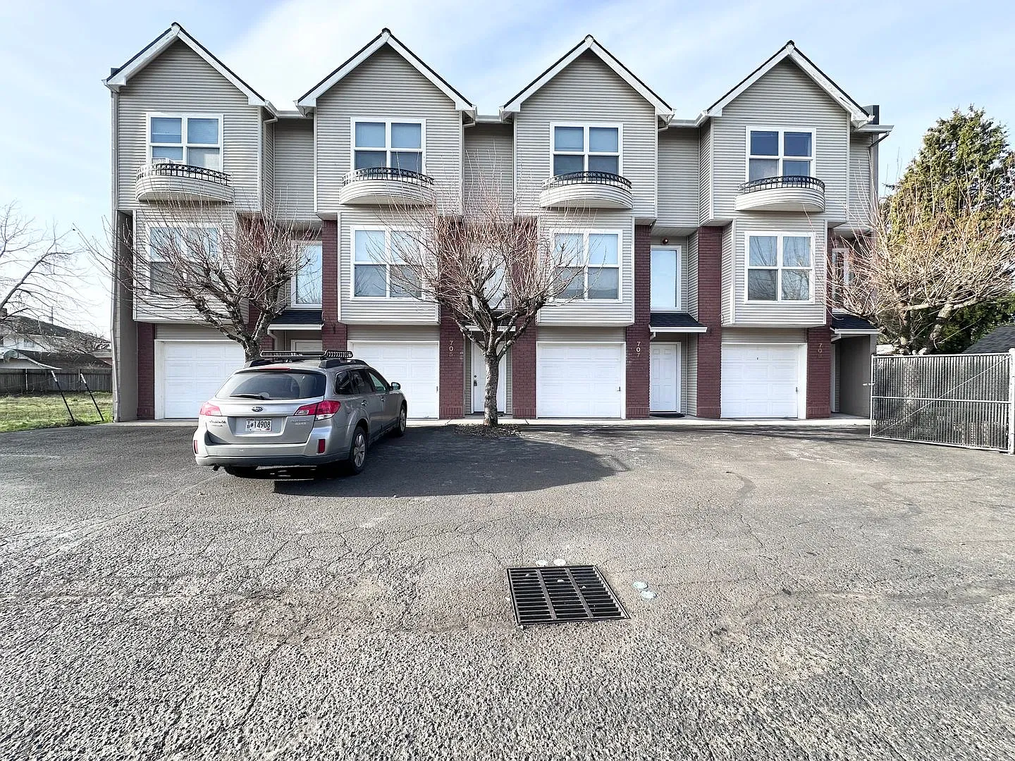 Spacious 2-Bedroom Townhome with Private Balcony in Downtown Gresham! — Photo 2