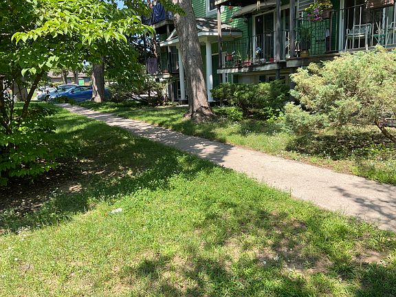 4th image of 814 Centre St