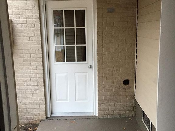BACK DOOR LAUNDRY ROOM/MUD ROOM
