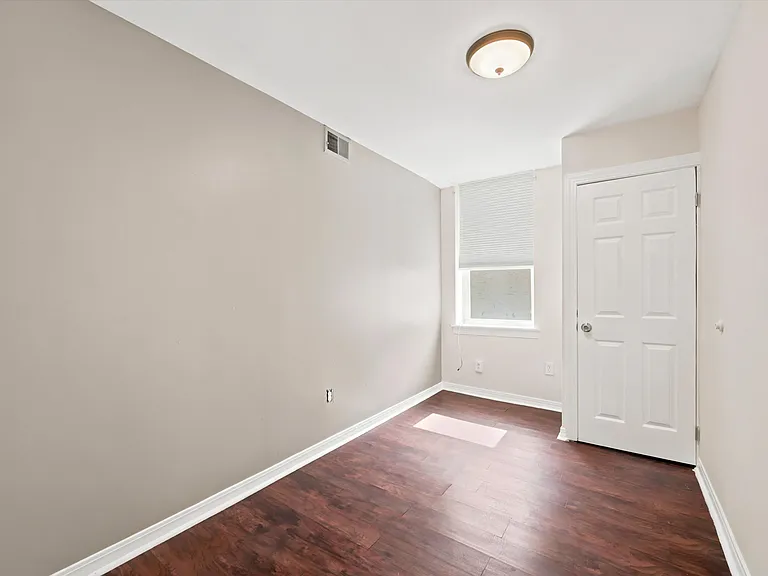 1721 W Tioga St #4 — Photo 7